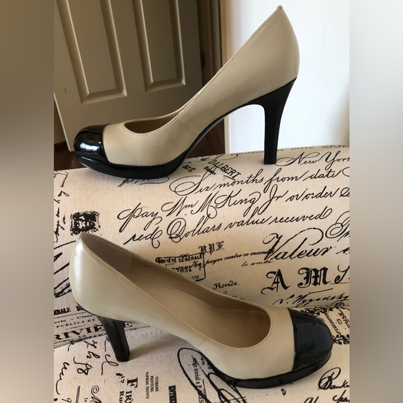 EUC! Tahari Heels; “Laura”; Tan & Black; Slight Platform; Leather Upper; Size 8 - Picture 4 of 7